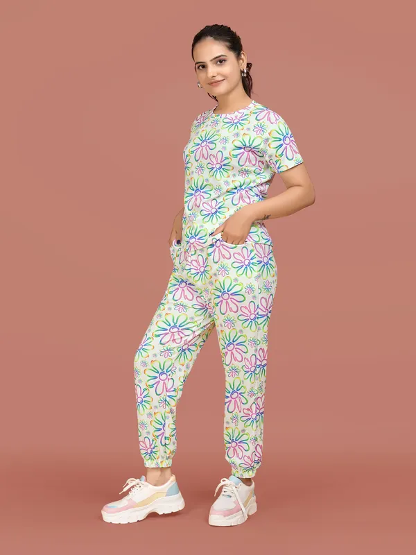 White_Printed_Elastane_T-Shirt_&_Pyjamas_Set_For_Women_|_Regular_Round_Neck_Short_Sleeve