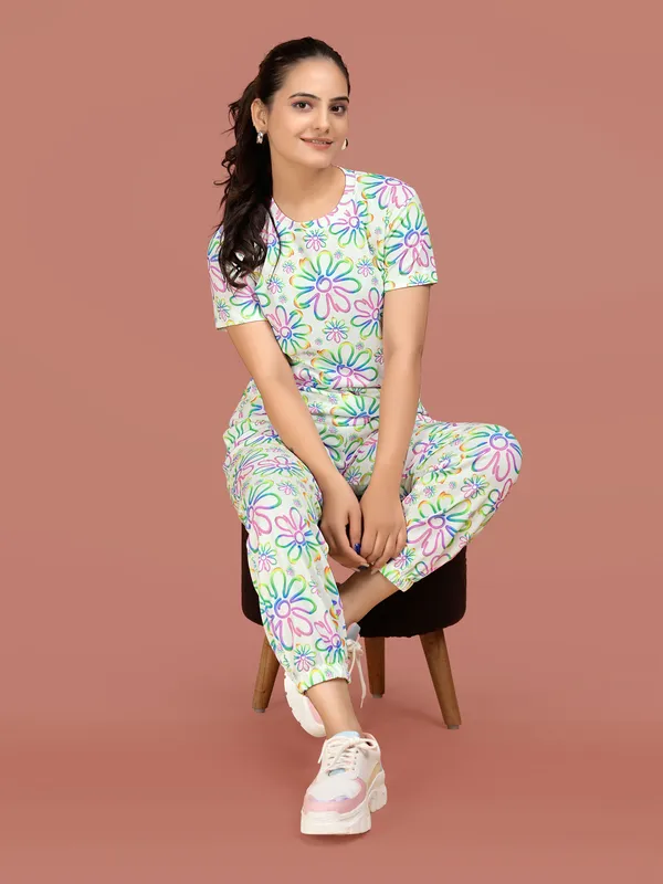 White_Printed_Elastane_T-Shirt_&_Pyjamas_Set_For_Women_|_Regular_Round_Neck_Short_Sleeve
