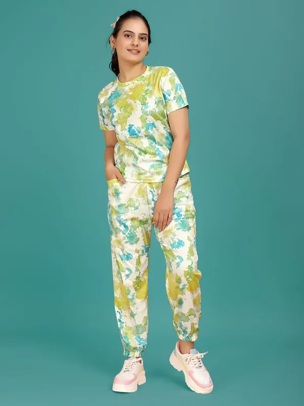 White_Printed_Elastane_T-Shirt_&_Pyjamas_Set_For_Women_|_Regular_Round_Neck_Short_Sleeve