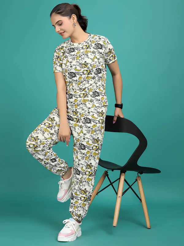Multi_Colour_Valentino_Elastane_T-Shirt_&_Pyjamas_Set_For_Women_|_Regular_Round_Neck_Short_Sleeve