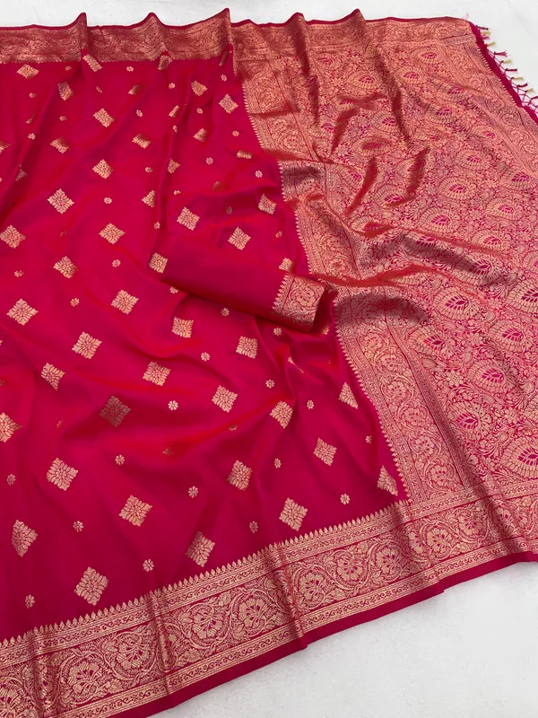 Traditional_Red_Banarasi_Silk_Saree_With_Golden_Zari_Work