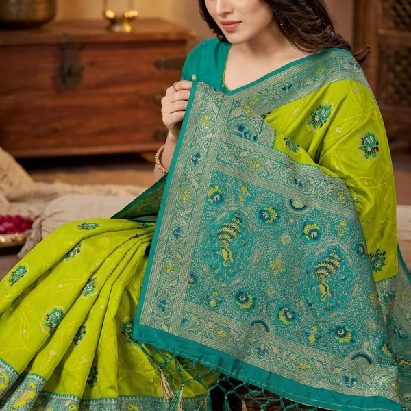 Parrot_Green_Banarasi_Silk_Saree_With_Teal_Blue_Zari_Border_And_Brocade_Pallu