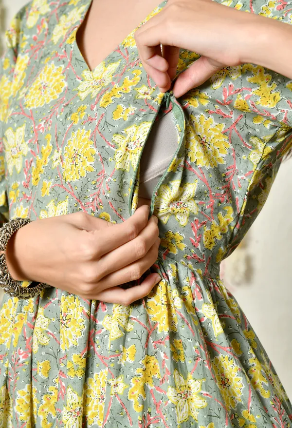 Floral_Feeding_Maternity_Kurti__For_Women
