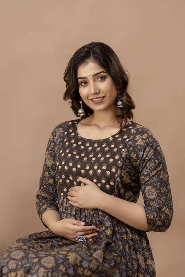 Beautiful_Maternity_Gown_For_Women