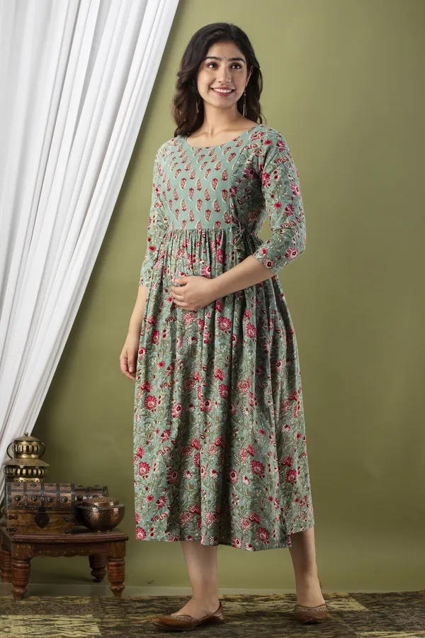 Beautiful_Maternity_Gown_For_Women