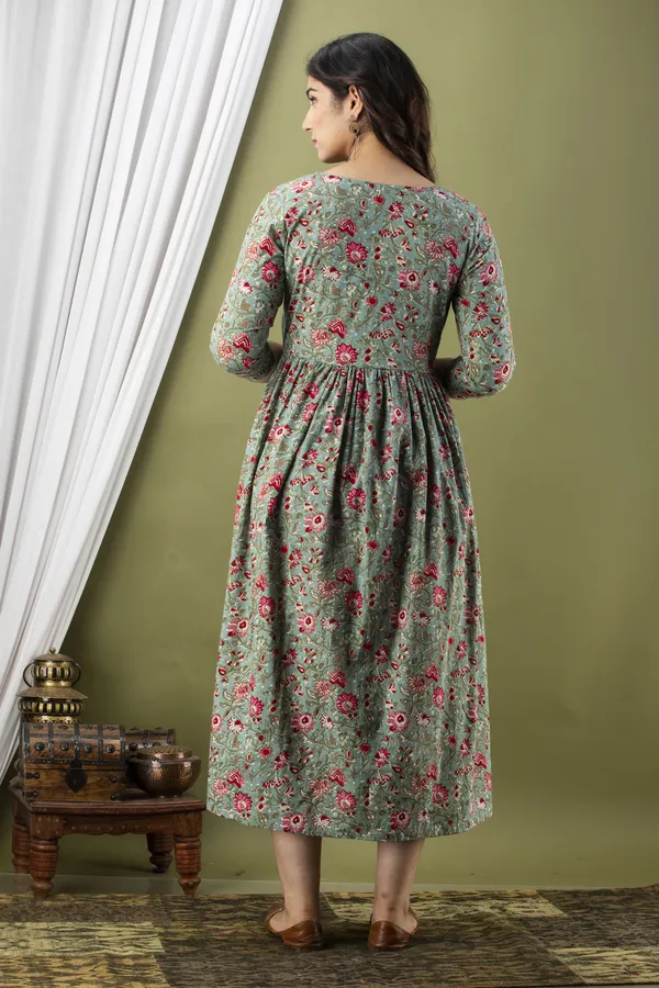 Beautiful_Maternity_Gown_For_Women