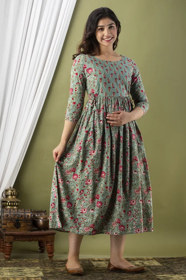 Beautiful_Maternity_Gown_For_Women