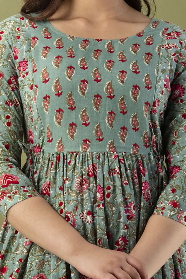 Beautiful_Maternity_Gown_For_Women