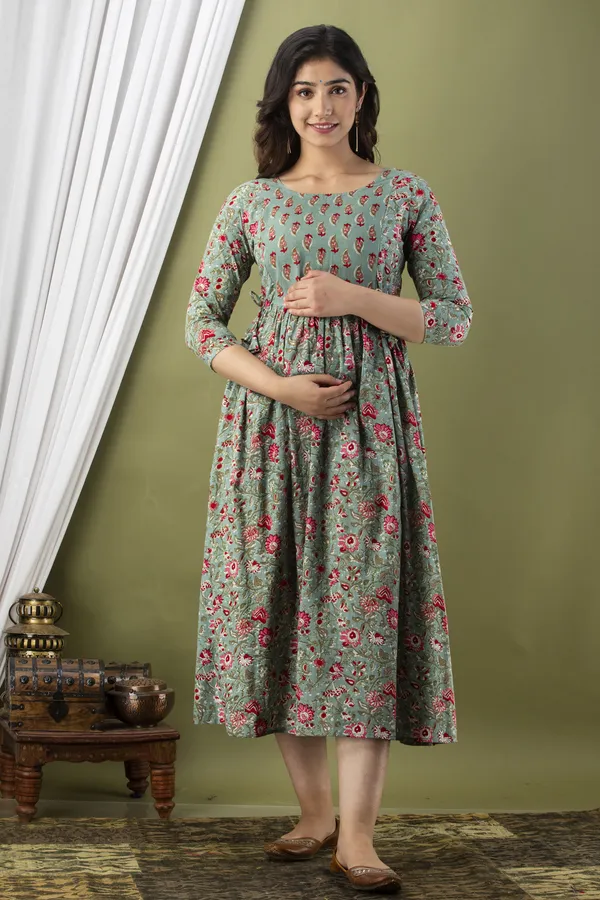 Beautiful_Maternity_Gown_For_Women