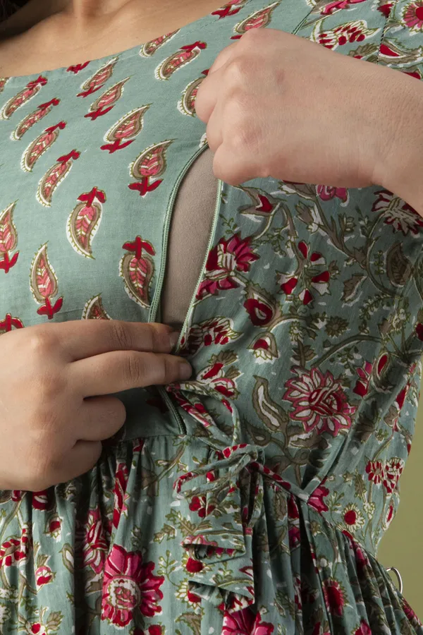 Beautiful_Maternity_Gown_For_Women