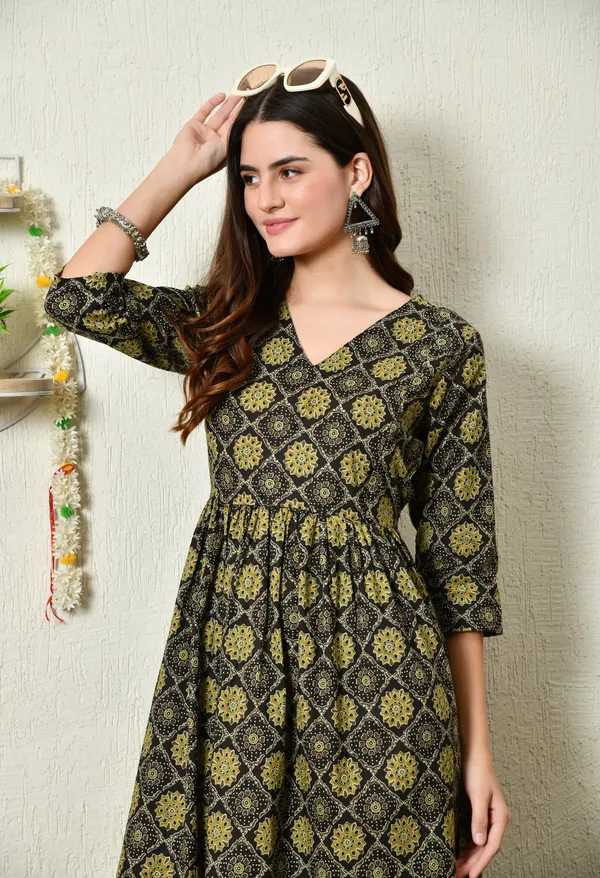 Floral_Feeding_Maternity_Kurti__For_Women