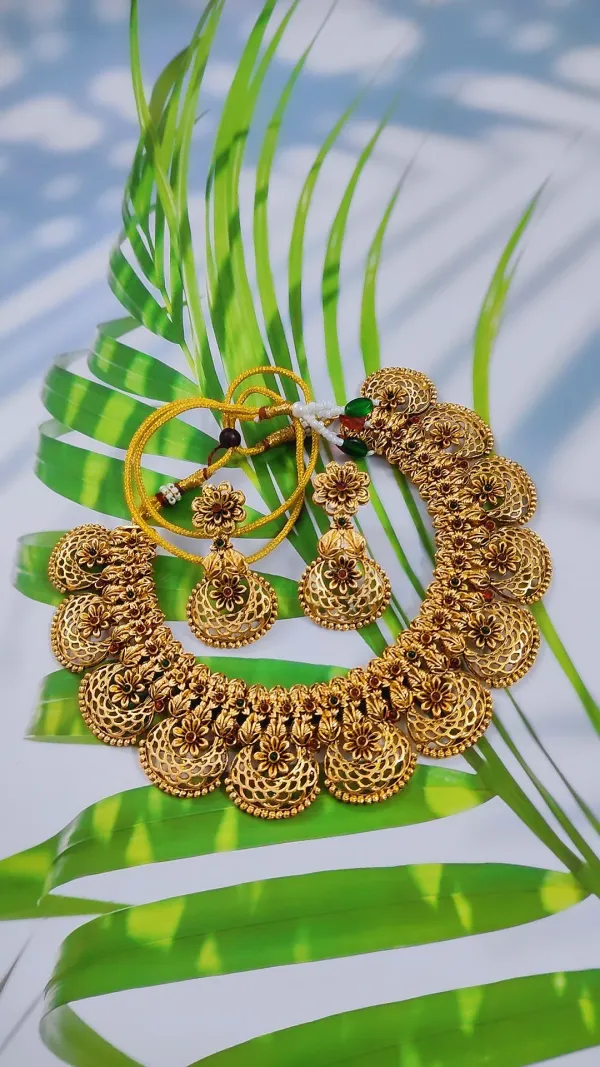 Antique_Gold_Necklace_Set_for_Women