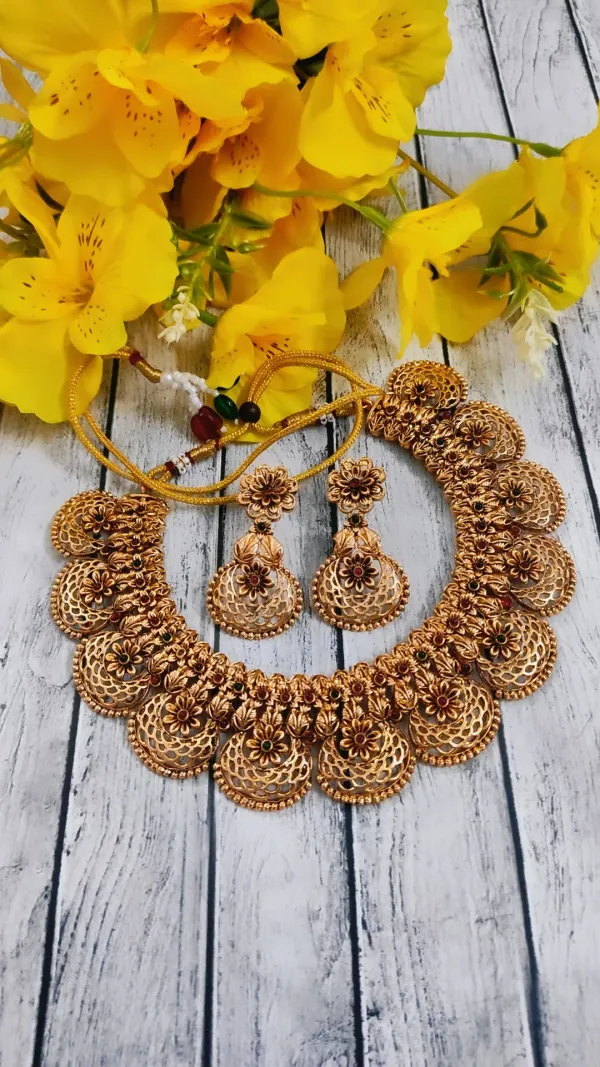 Antique_Gold_Necklace_Set_for_Women