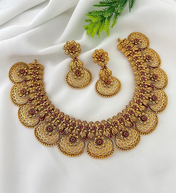 Antique_Red_Stone_Necklace_Set_for_Women,_Choker_Traditional_Jewellery_Set_for_Womens