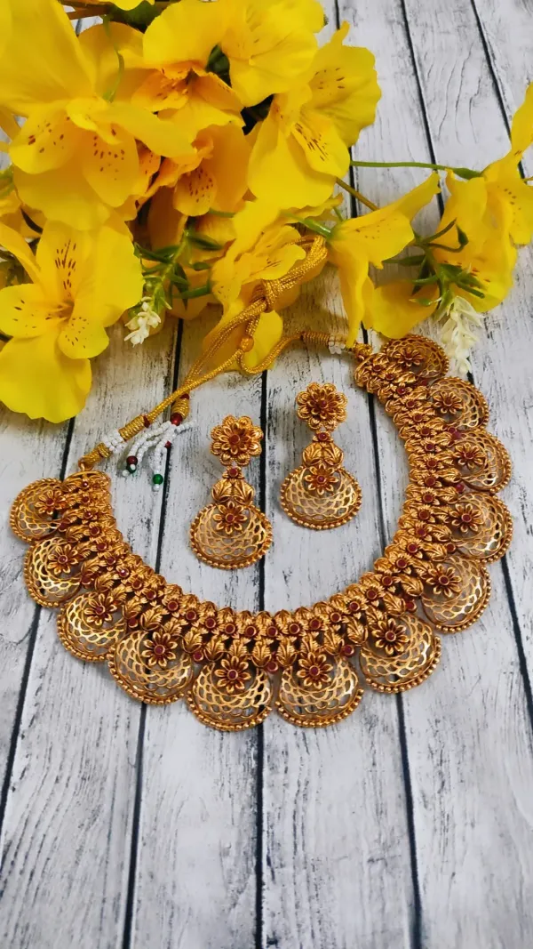 Antique_Red_Stone_Necklace_Set_for_Women,_Choker_Traditional_Jewellery_Set_for_Womens