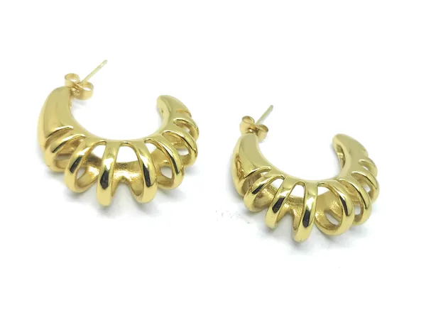 Bold_Gold-Tone_Ribbed_Hoop_Earrings
