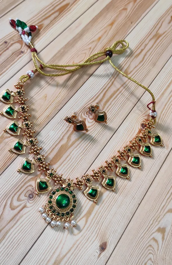 Fashions_Traditional_Gold_and_Green_Choker_Necklace_with_Earrings_(Green)