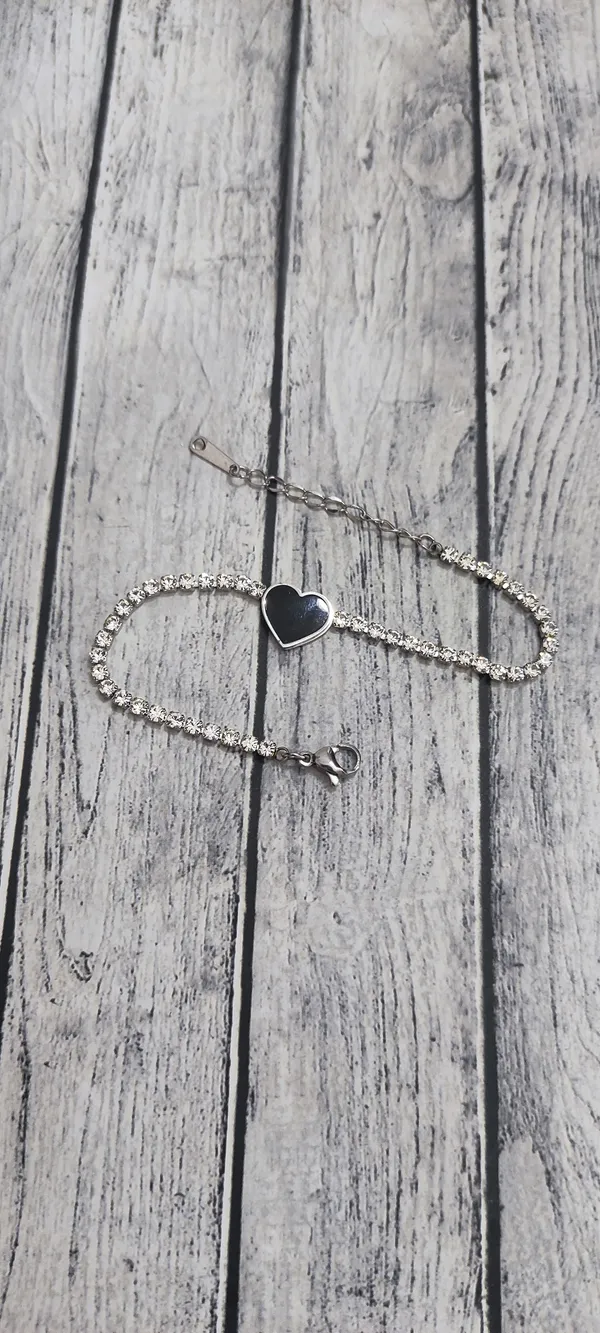 Elegant_Heart_Charm_Bracelet_with_Crystals_for_women,_Girls