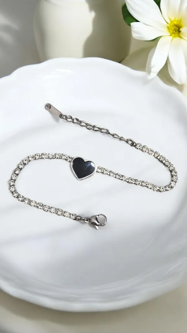 Elegant_Heart_Charm_Bracelet_with_Crystals_for_women,_Girls