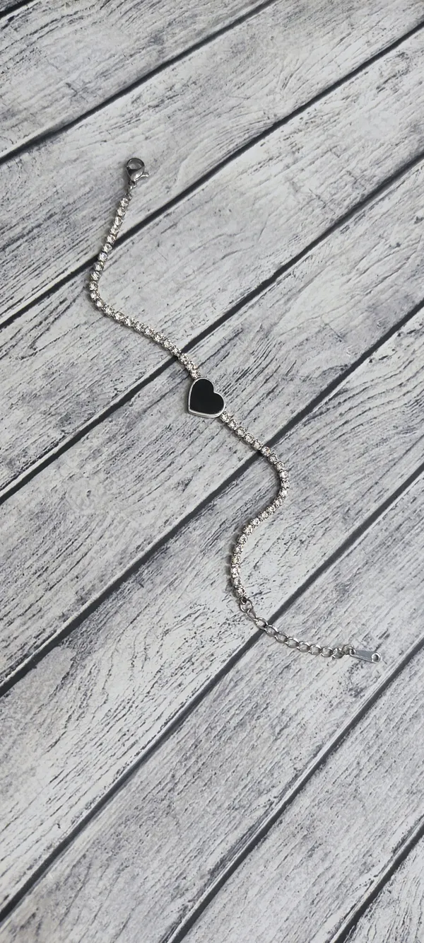 Elegant_Heart_Charm_Bracelet_with_Crystals_for_women,_Girls
