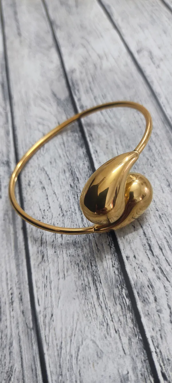 Polished_Gold_Toned_Knot_Cuff_Bracelet