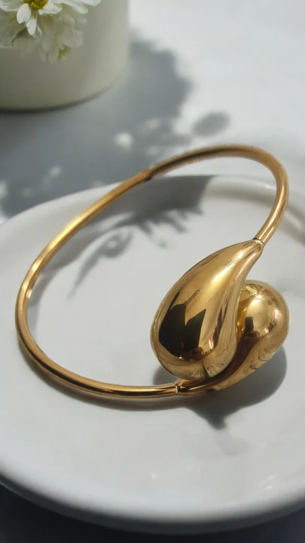 Polished_Gold_Toned_Knot_Cuff_Bracelet