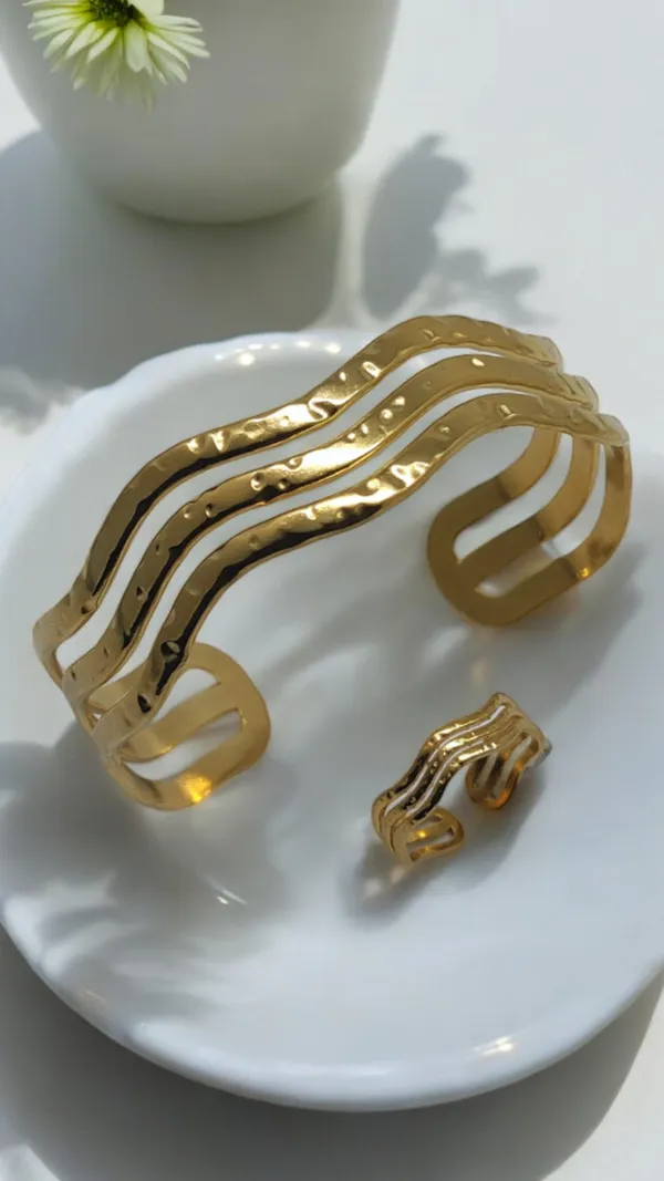 Gold_Ripple_Design_Cuff_and_Ring_Set