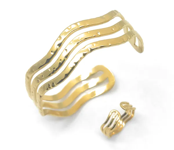 Gold_Ripple_Design_Cuff_and_Ring_Set