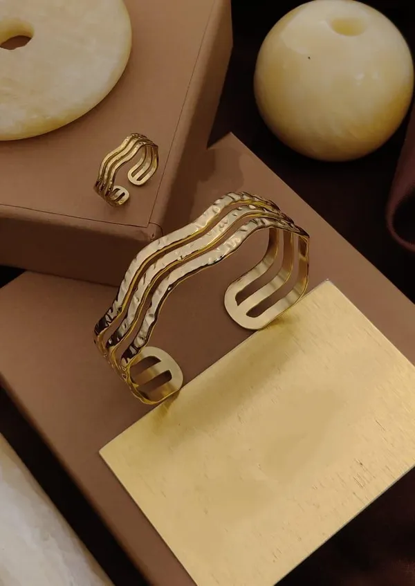 Gold_Ripple_Design_Cuff_and_Ring_Set