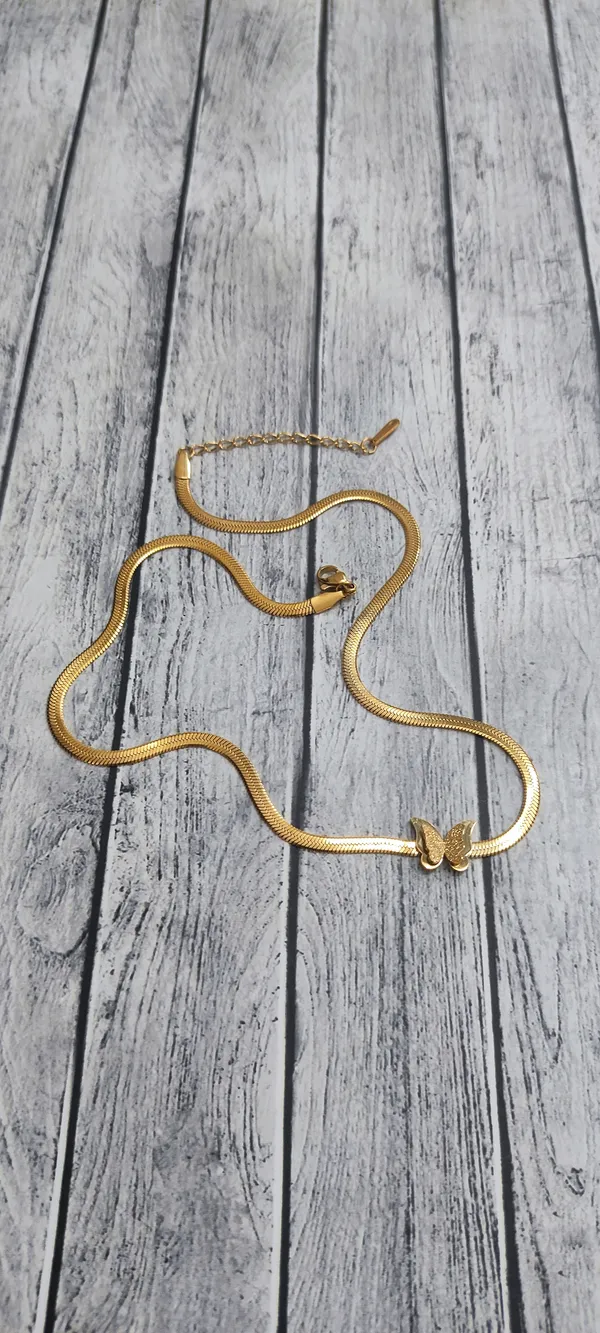 Flexible_Gold-Toned_Herringbone_Chain_Necklace_with_Butterfly_Pendant_for_women_&_Girls