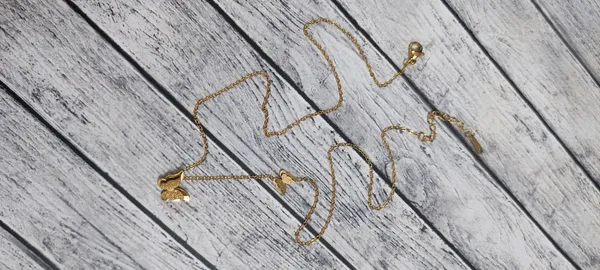 Two-Butterfly_Chain_set_for_women