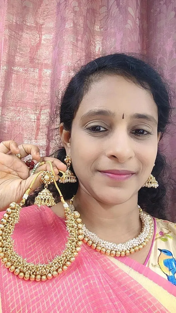 Gold_Antique_Beads_Necklace_With_Jhumka_Set__For_Women