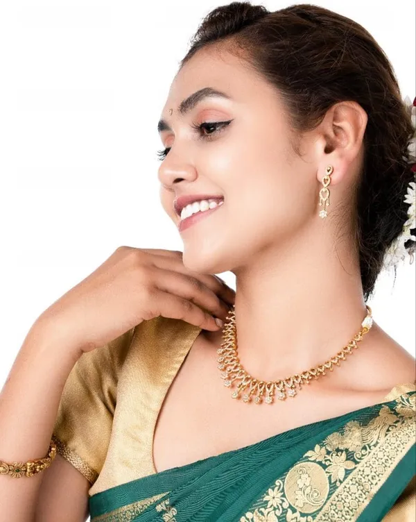 White_&_Gold_American_Diamond_Stone_Antique_Necklace_With_Earrings_Set_For_Women