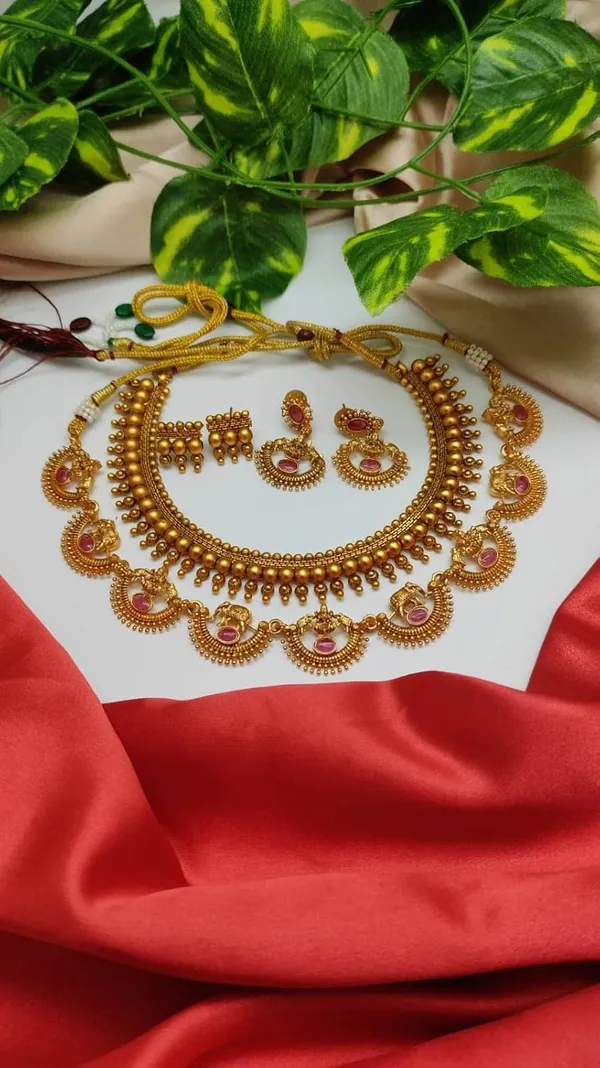 Gold_&_Red_Antique_Stone_Necklace_With_Earrings_Combo_For_Women
