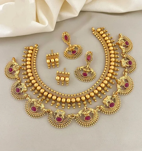 Gold_&_Red_Antique_Stone_Necklace_With_Earrings_Combo_For_Women