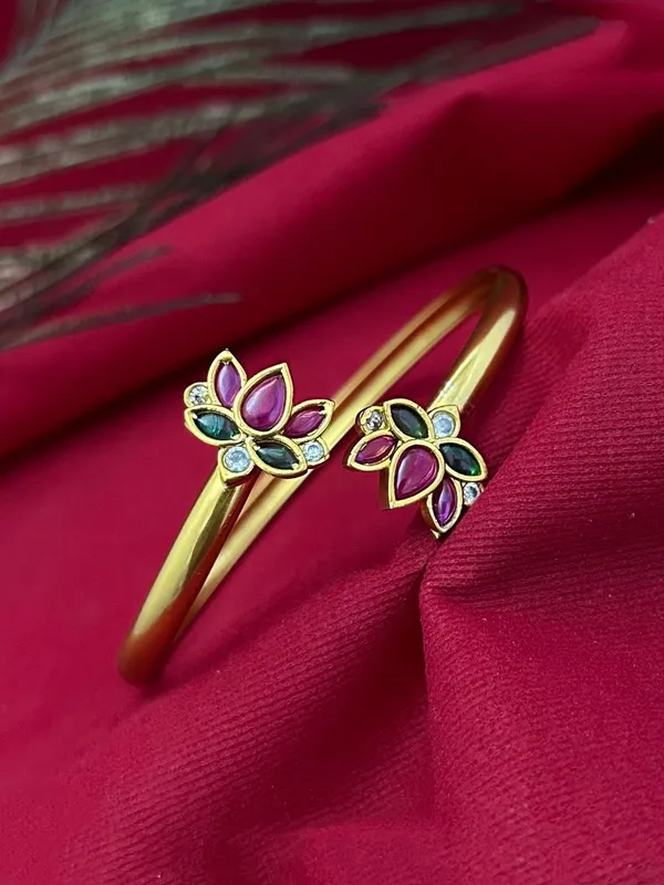 Lotus_Design_bracelet_for_women