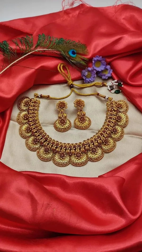 Gold_&_Red_Traditional_Antique_Red_Stone_Necklace_With_Earrings_For_Women