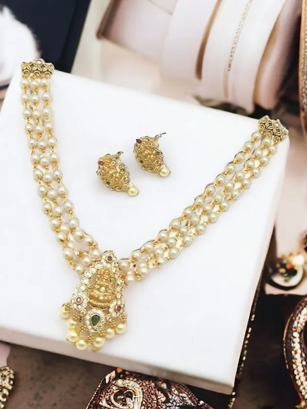 Multicolor_Antique_Lakshmi__3_Layer_Beads_Choker_With_Earrings_For_Women