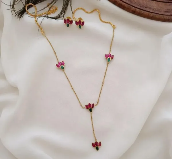 Red_Elegant_Gold-Plated_Necklace_Set_With_Pink_And_Green_Stone_Lotus_Motif_For_Women
