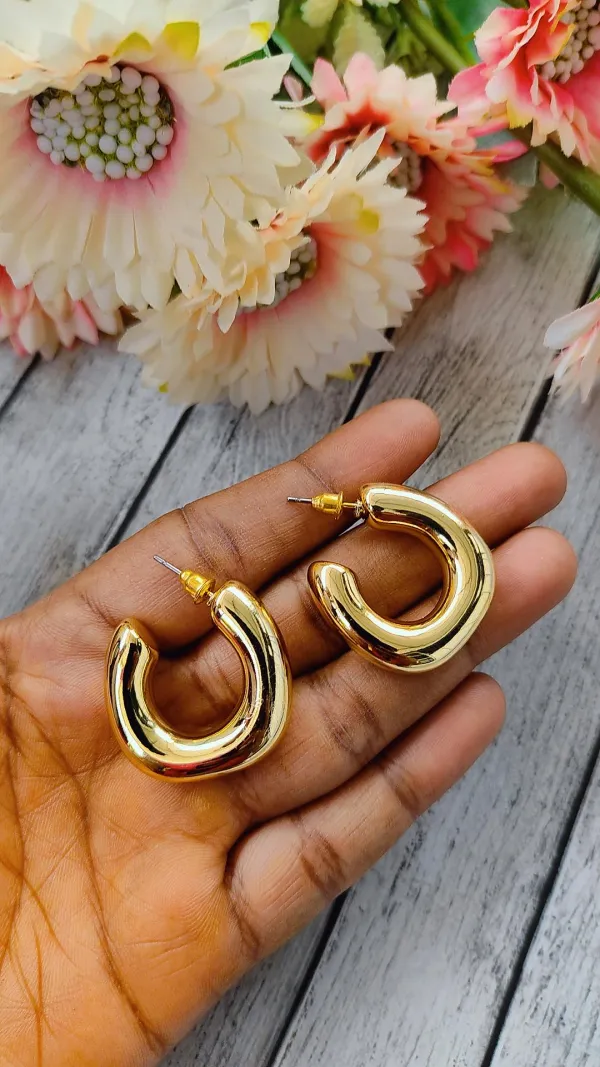 U_Shaped_Gold_earrings