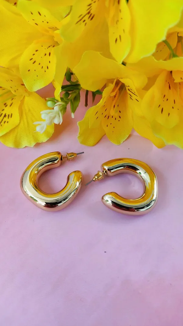 U_Shaped_Gold_earrings