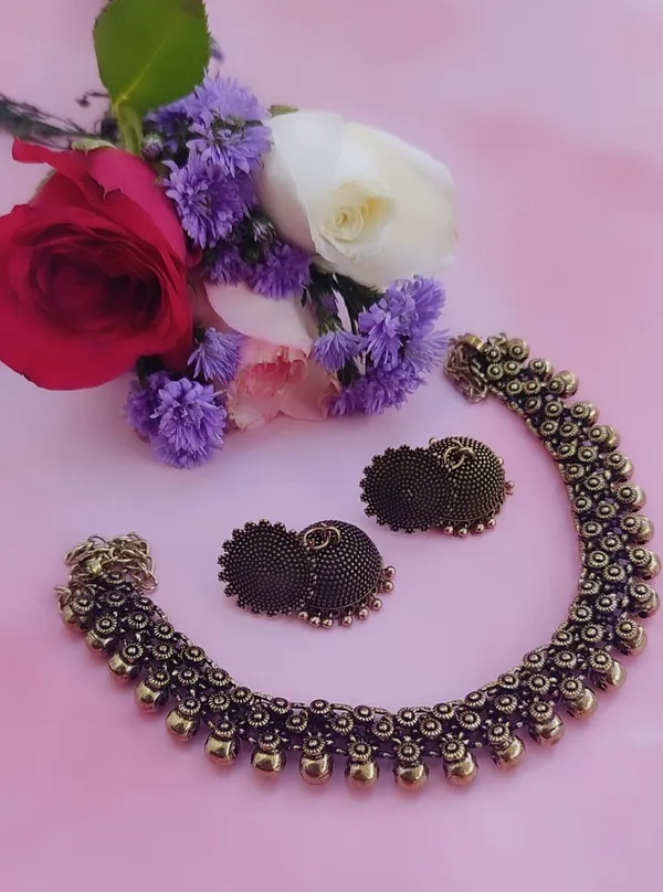 Oxidized_gold_jewellery_Necklaces_set_for_womens_(gold)