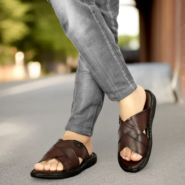 Von_Huette_Men's_Leather_cousioned_Sleeper