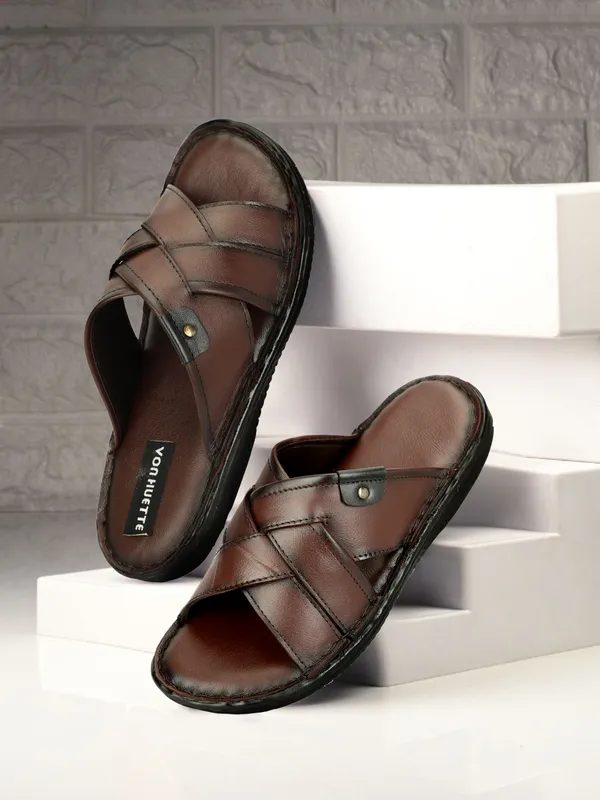 Von_Huette_Men's_Leather_cousioned_Sleeper