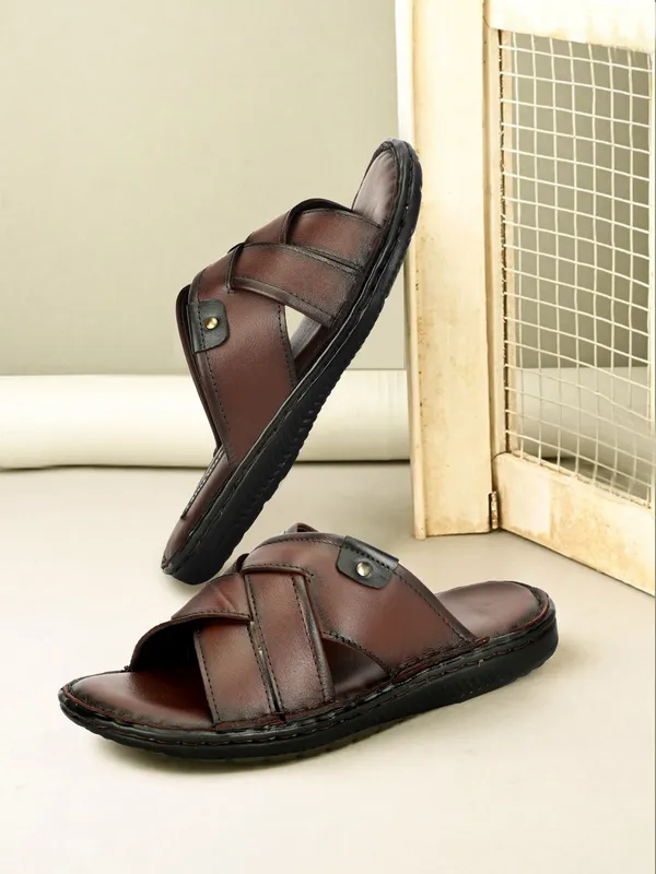 Von_Huette_Men's_Leather_cousioned_Sleeper