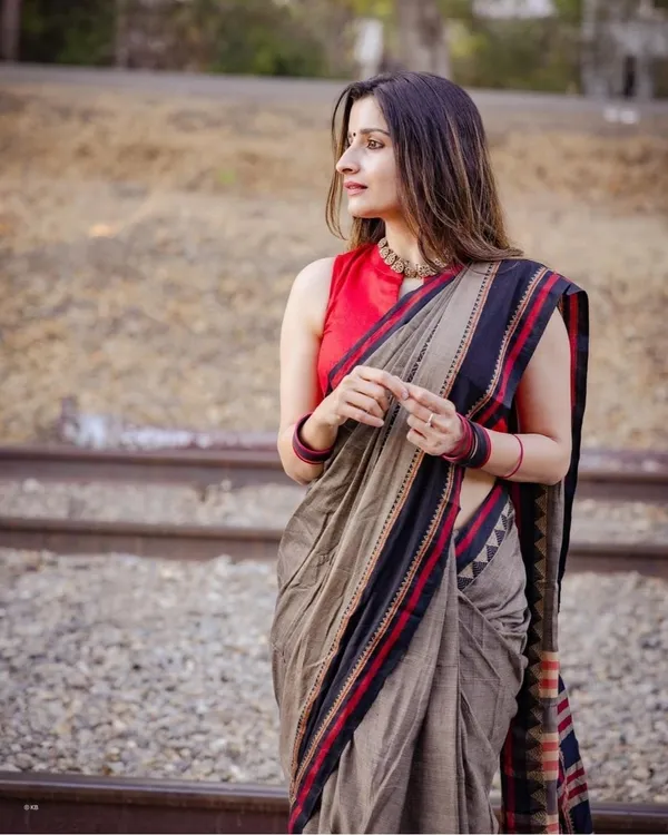 Charcol_Cotton_Saree_With_Unstiched_Blouse__For_Women