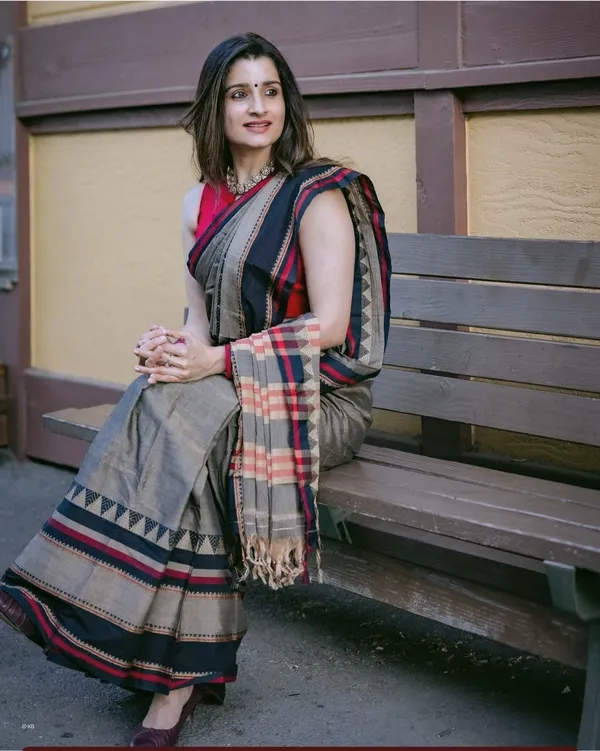 Charcol_Cotton_Saree_With_Unstiched_Blouse__For_Women