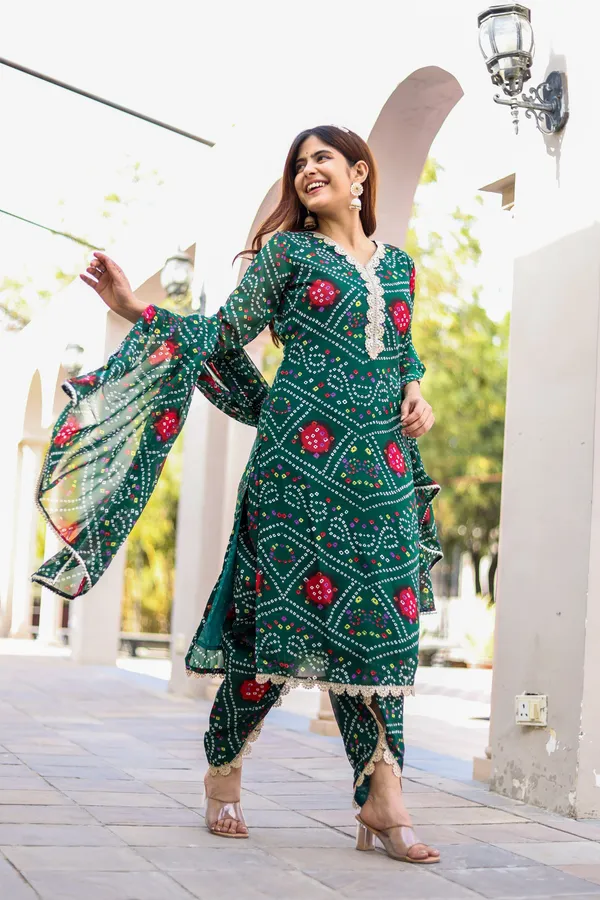 Green_Georgette_Regular_Fit_Solid_Kurta_And_Pant_Set_For_Women