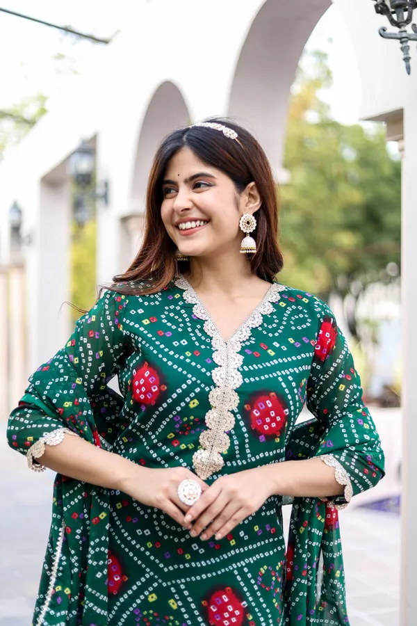 Green_Georgette_Regular_Fit_Solid_Kurta_And_Pant_Set_For_Women