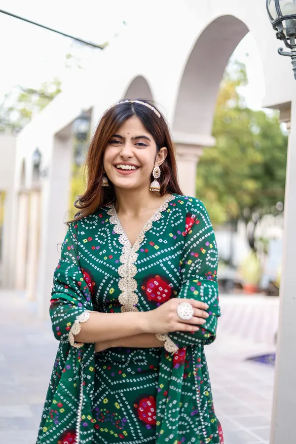 Green_Georgette_Regular_Fit_Solid_Kurta_And_Pant_Set_For_Women